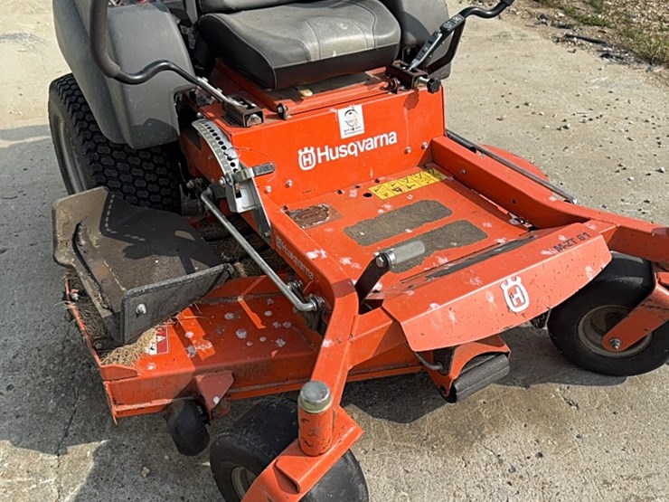 husqvarna-zero-turn-61-inch-deck-image-8