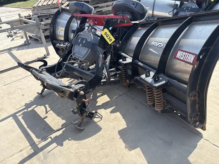 #5038-•-western-mvp3-truck-v-plow-image-2