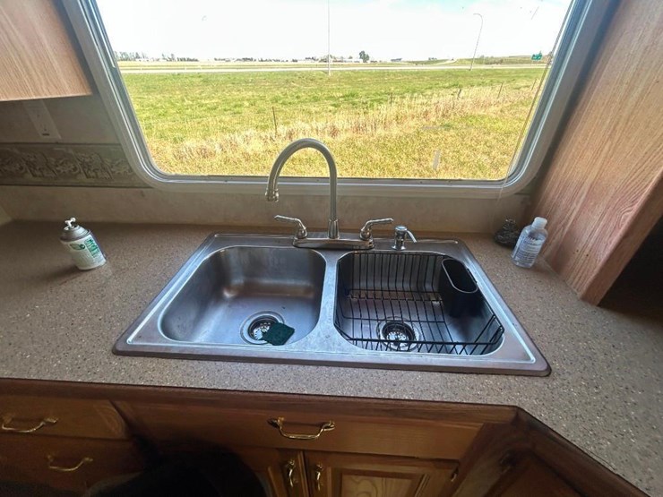 2006-forest-river-cedar-creek-30rkts-camper-image-27