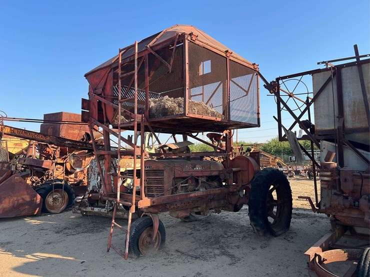 farmall-m-cotton-picker-image-1