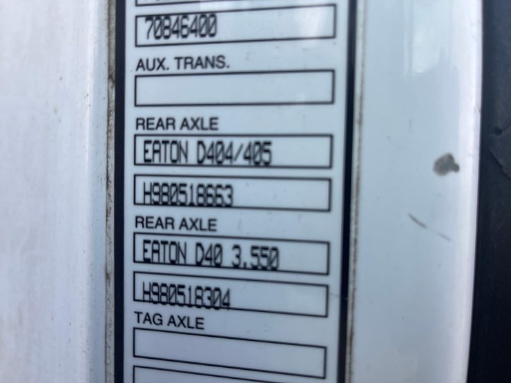 1998-volvo-semi-image-37