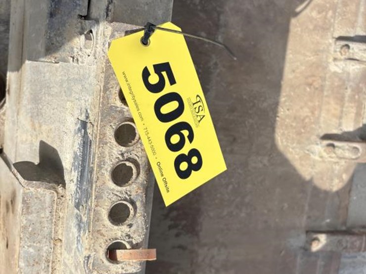 #5068-•-approx-84"-bobcat-combination-bucket-image-11