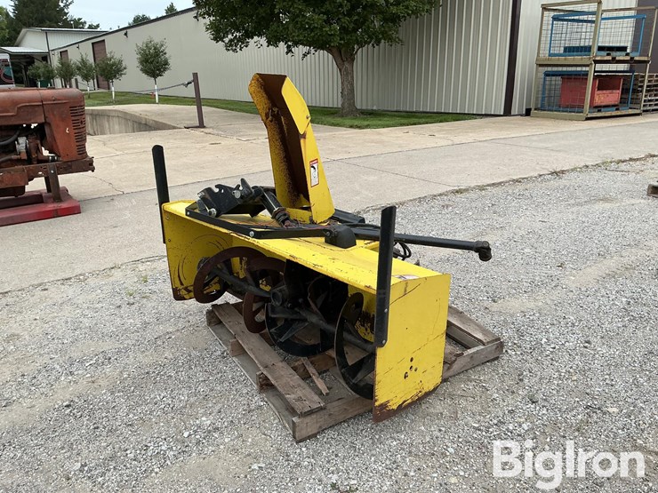 john-deere-5'-front-mount-snow-blower-image-1