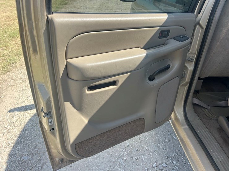 2004-chevrolet-2500-image-17