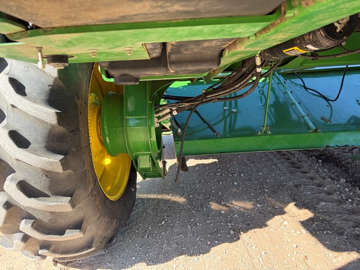 2019-john-deere-w235-image-32