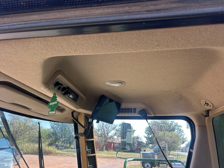 2010-john-deere-9770-sts-image-24
