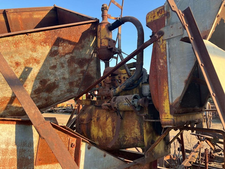 minneapolis-moline-pull-type-combine-image-8