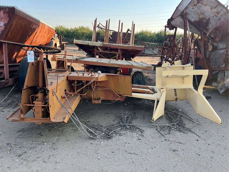 self-propelled-bale-accumulator-image-2