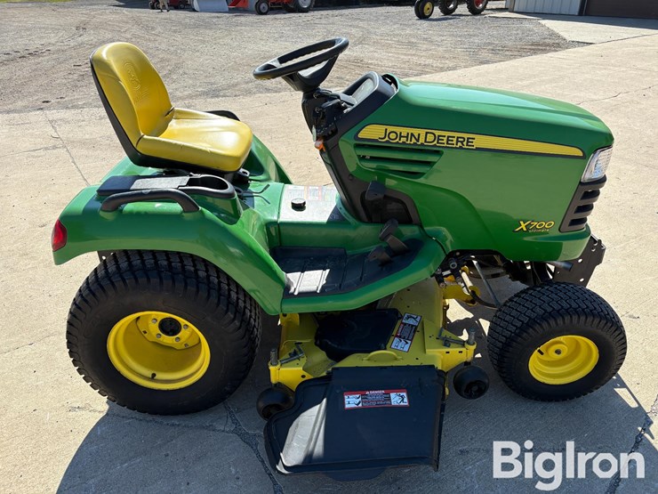 2011-john-deere-x700-image-4