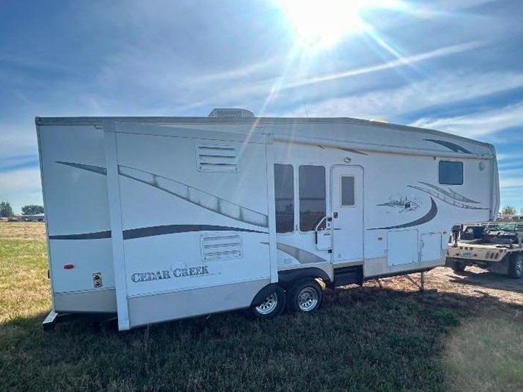 2006-forest-river-cedar-creek-30rkts-camper-image-8