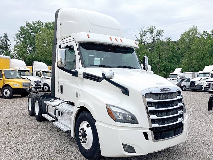 freightliner-cascadia-126-image-1