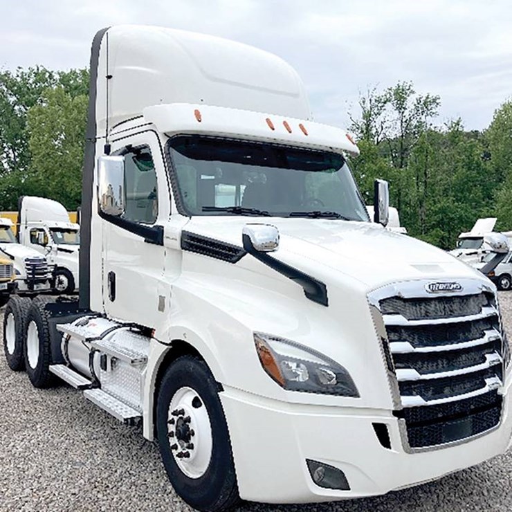 FREIGHTLINER CASCADIA 126