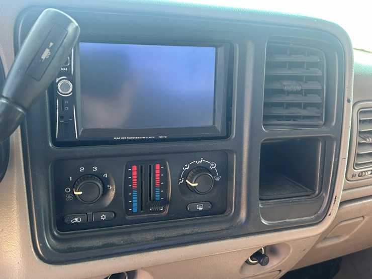 2004-chevrolet-2500-image-26