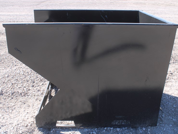 #4080-•-2-yard-skid-steer-hopper-with-fork-pockets-image-4