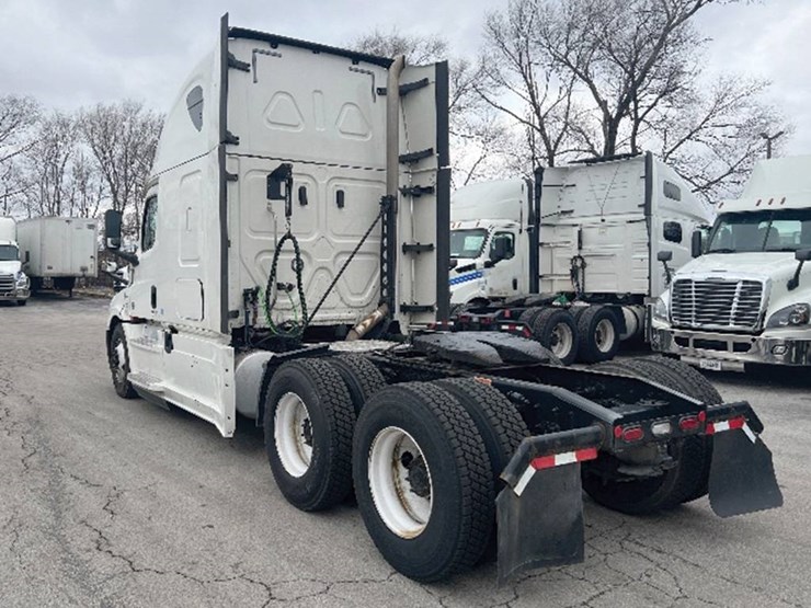 2020-freightliner-cascadia-126-image-2