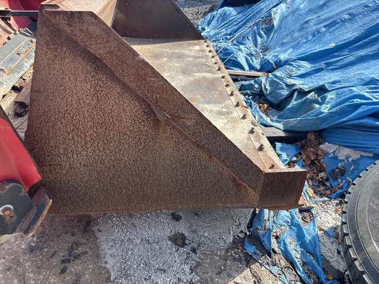 #5043-•-approx-88"-snow-bucket-image-3