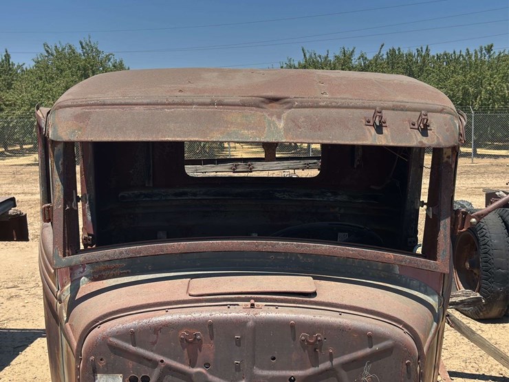 truck-cab-and-chassis-image-9