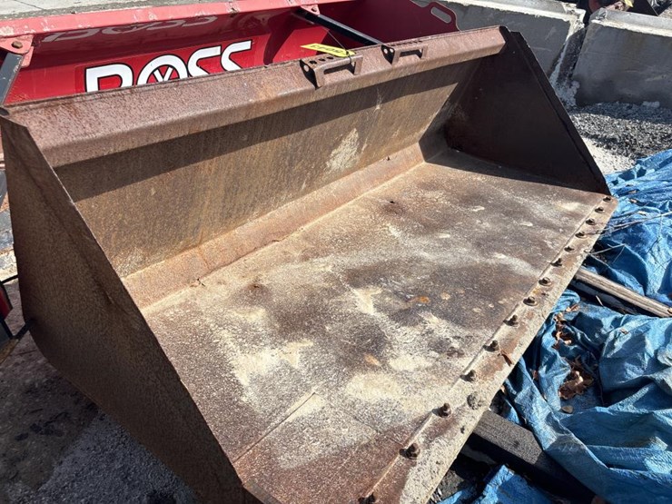 #5043-•-approx-88"-snow-bucket-image-2