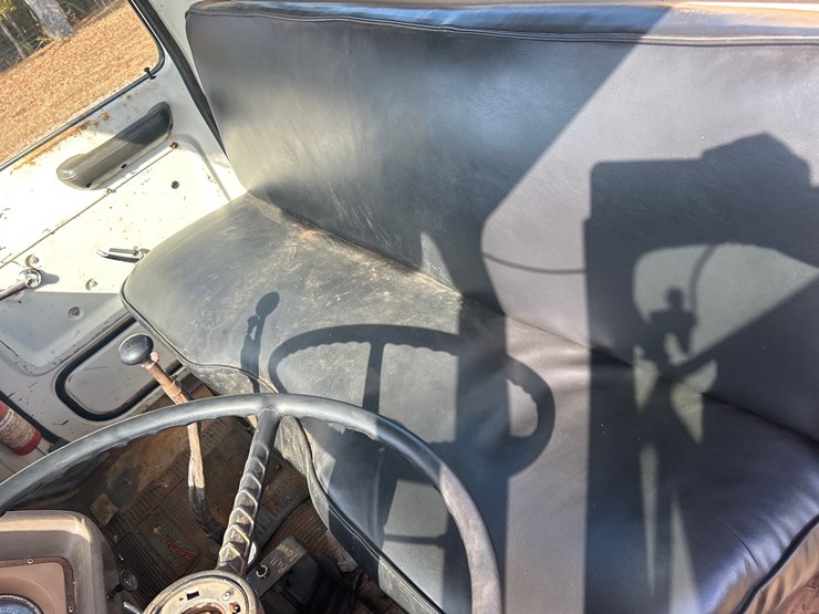 1977-ford-8000-image-11