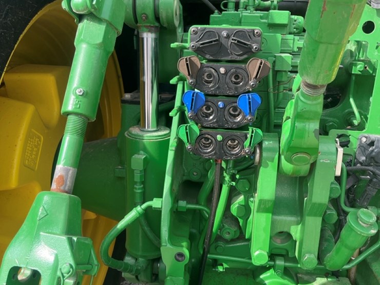 john-deere-8r-310-image-8