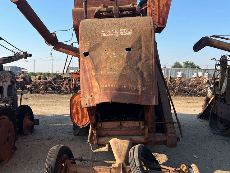 minneapolis-moline-101-harvester-image-14