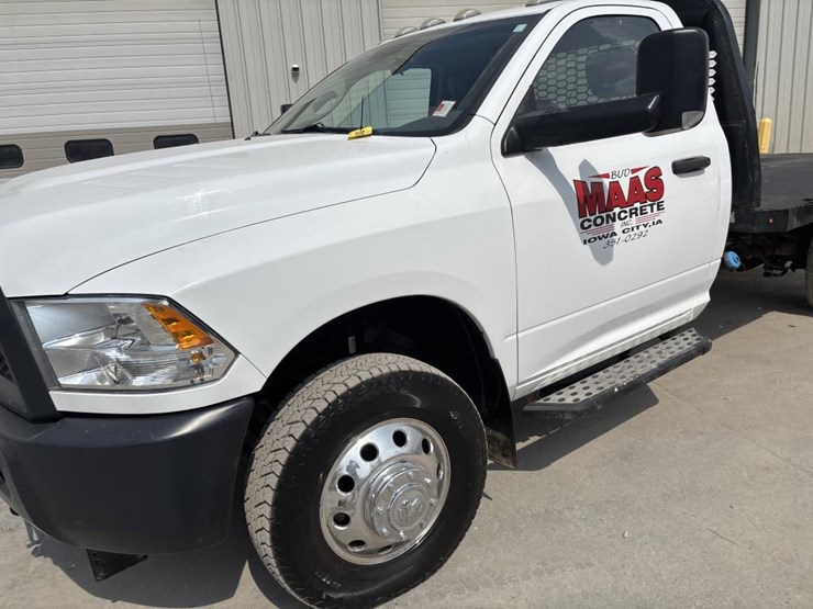 2015-dodge-ram-3500-image-9