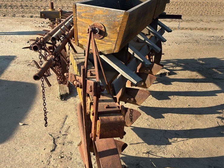 stockton-5-bottom-wooden-frame-plow-image-4