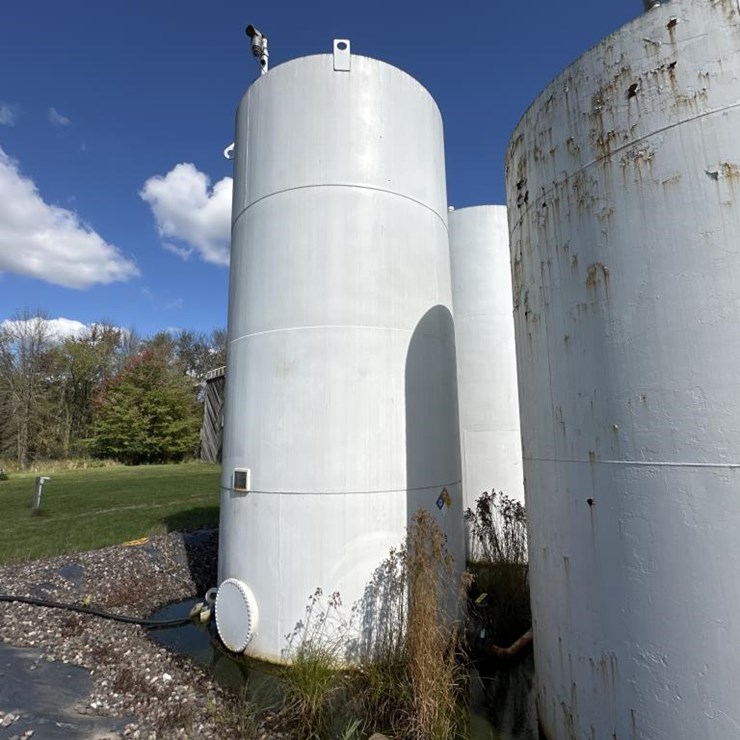 #3120 • Approx 20'x11' Fuel Tank