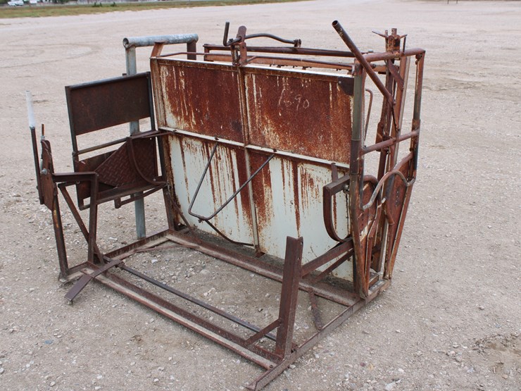 #4092-•-#4092--calf-table,-adj-alley-image-10