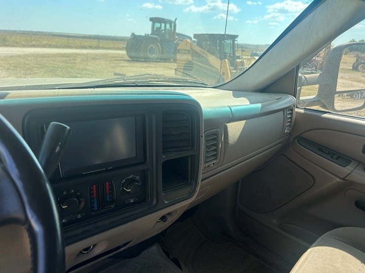 2004-chevrolet-2500-image-22