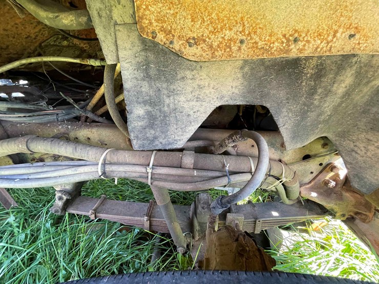 1984-ford-8000-image-38