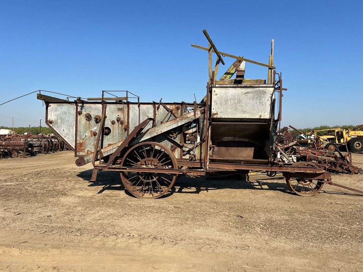 caterpillar-pull-type-combine-image-3