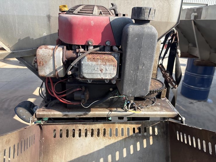 #5020-•-buyers-salt-dogg-sch120-salter/sander-image-8