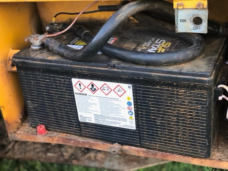 john-deere-330-image-5