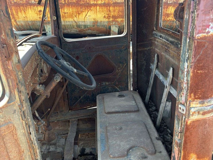 truck-cab-and-chassis-image-26