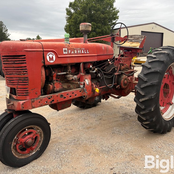 1953 IH Farmall Super M 2WD Tractor