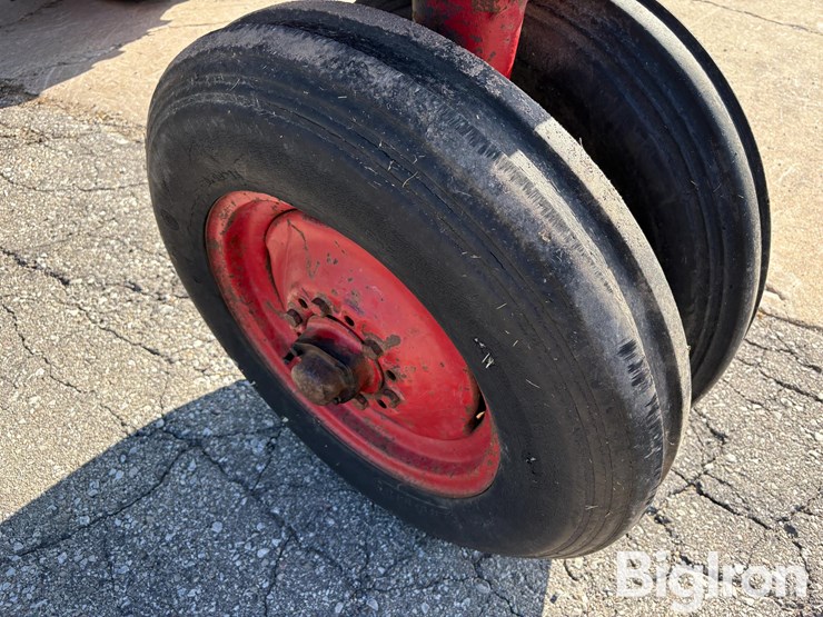 1962-case-ih-560-image-12