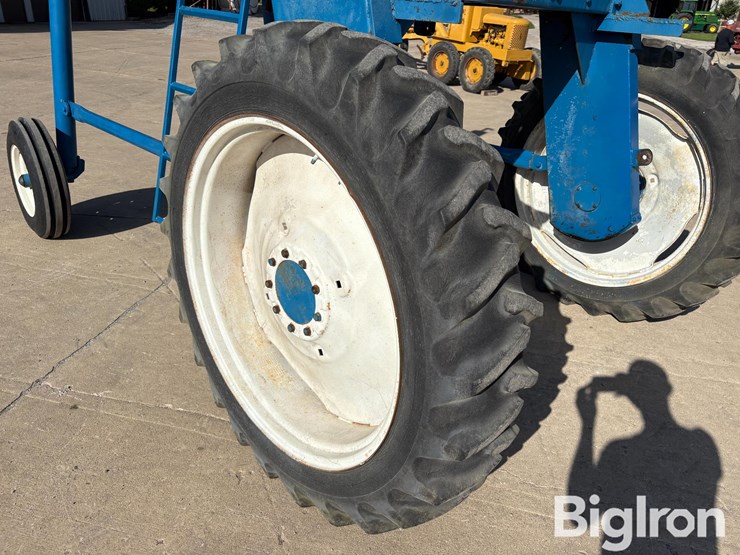 1969-ford-4000-image-19