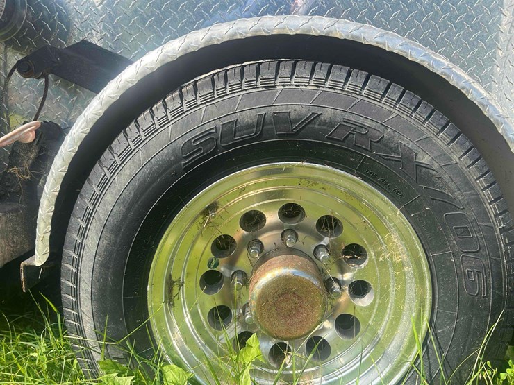 ice-castle-fish-house-image-10