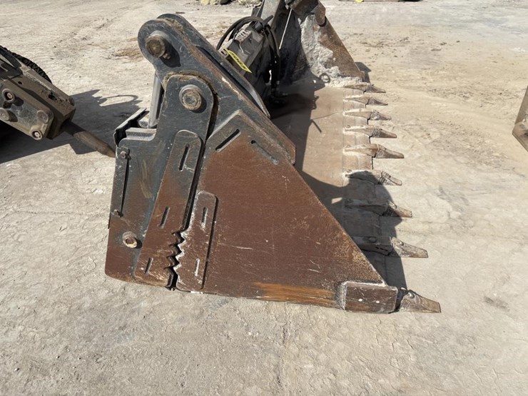 #5065-•-approx-84"-bobcat-combination-bucket-image-4
