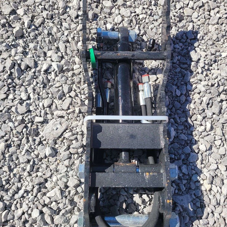 Mini excavator hydraulic thumb clip.