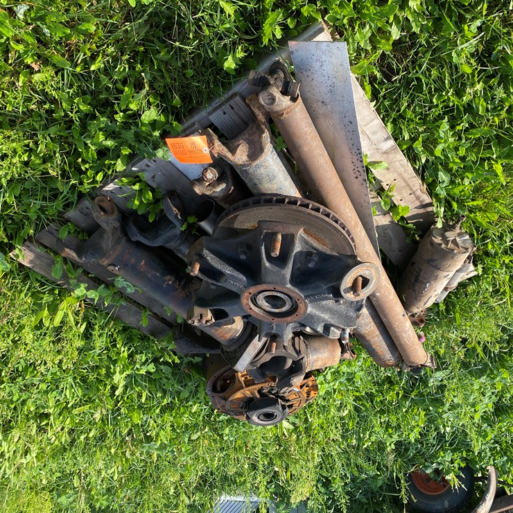 #1636 • Pallet of Truck Parts