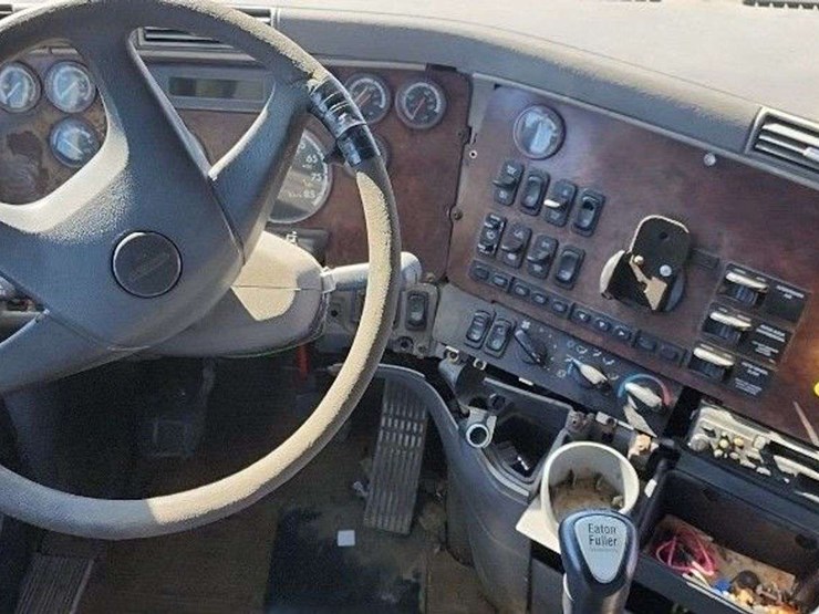 1997-freightliner-image-23