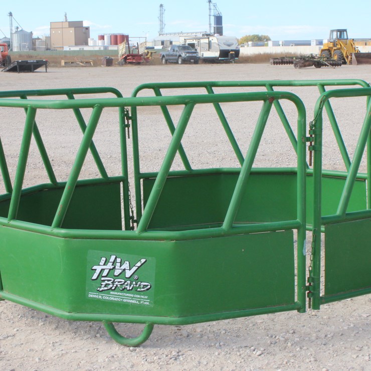 #4019 • #4019 - HW Round Bale Feeder - Good Condition - Green
