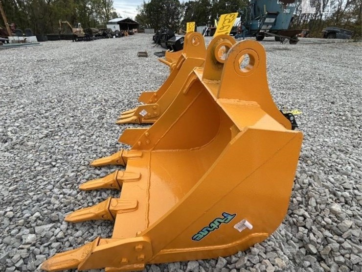 2025-caterpillar-305-image-4