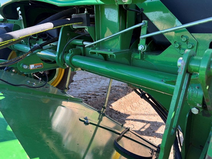 2019-john-deere-w235-image-19
