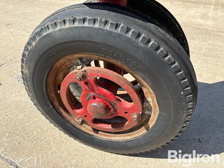 1957-case-ih-350-image-10