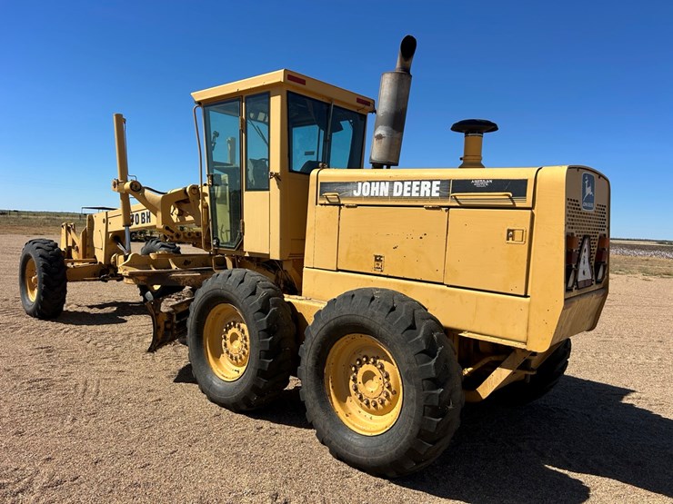 deere-770bh-image-3