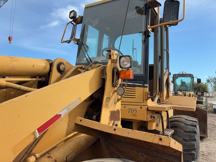 caterpillar-938f-image-6