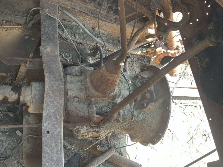 truck-cab-and-chassis-image-21